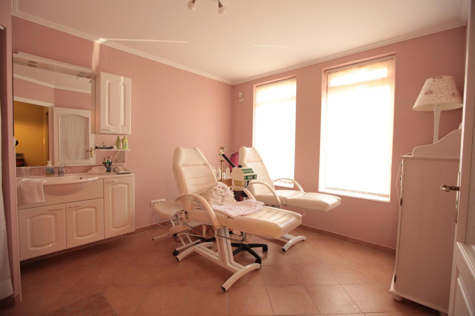 Europa Panzio Bed & Breakfast Eger Exterior photo