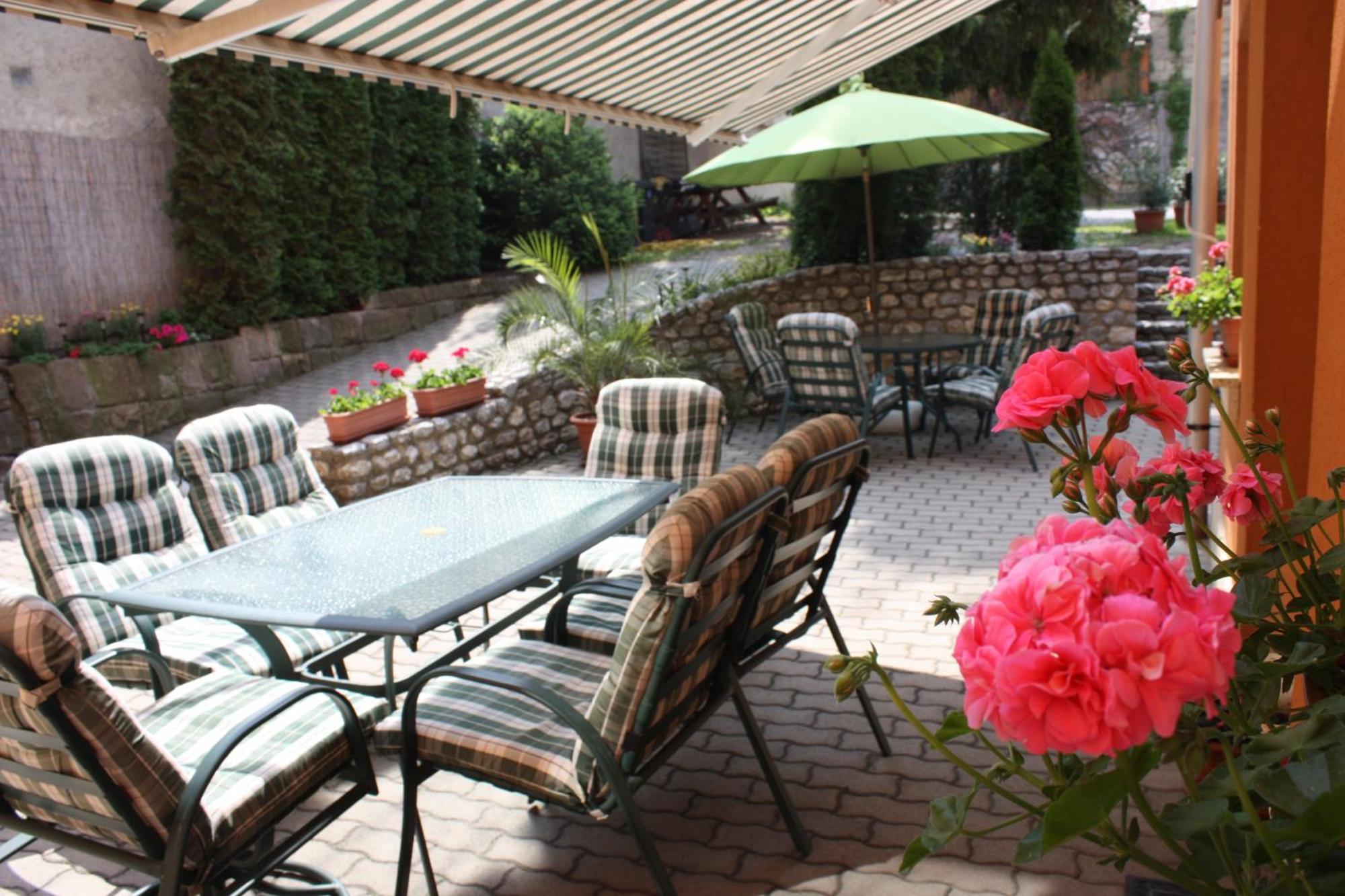Europa Panzio Bed & Breakfast Eger Exterior photo